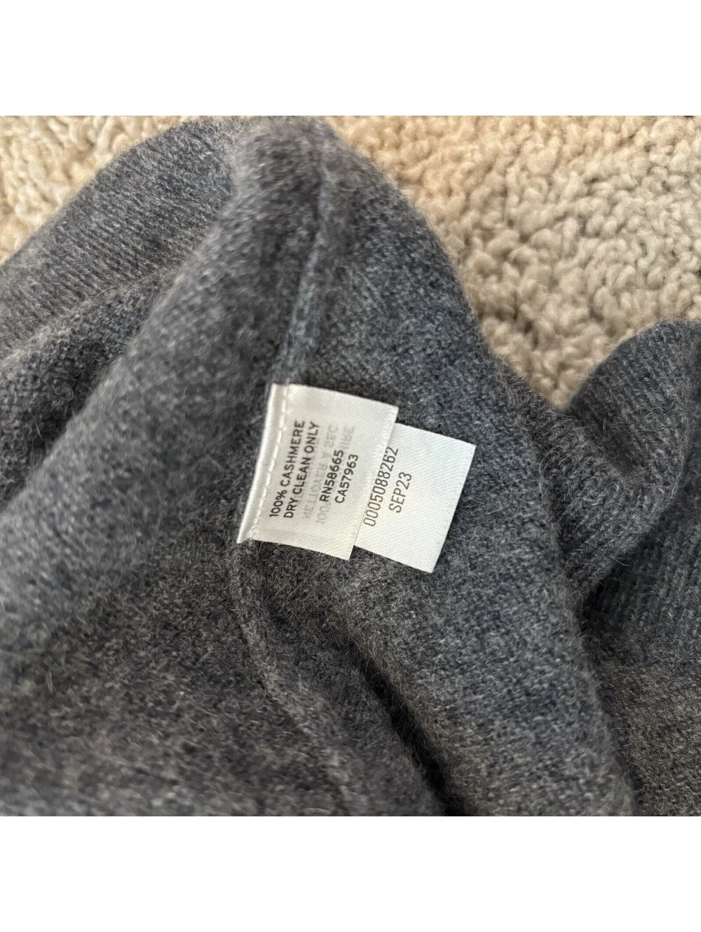 Nordstrom Men’s 100% Cashmere V-Neck Sweater Dark Grey Size M Quiet Luxury EUC